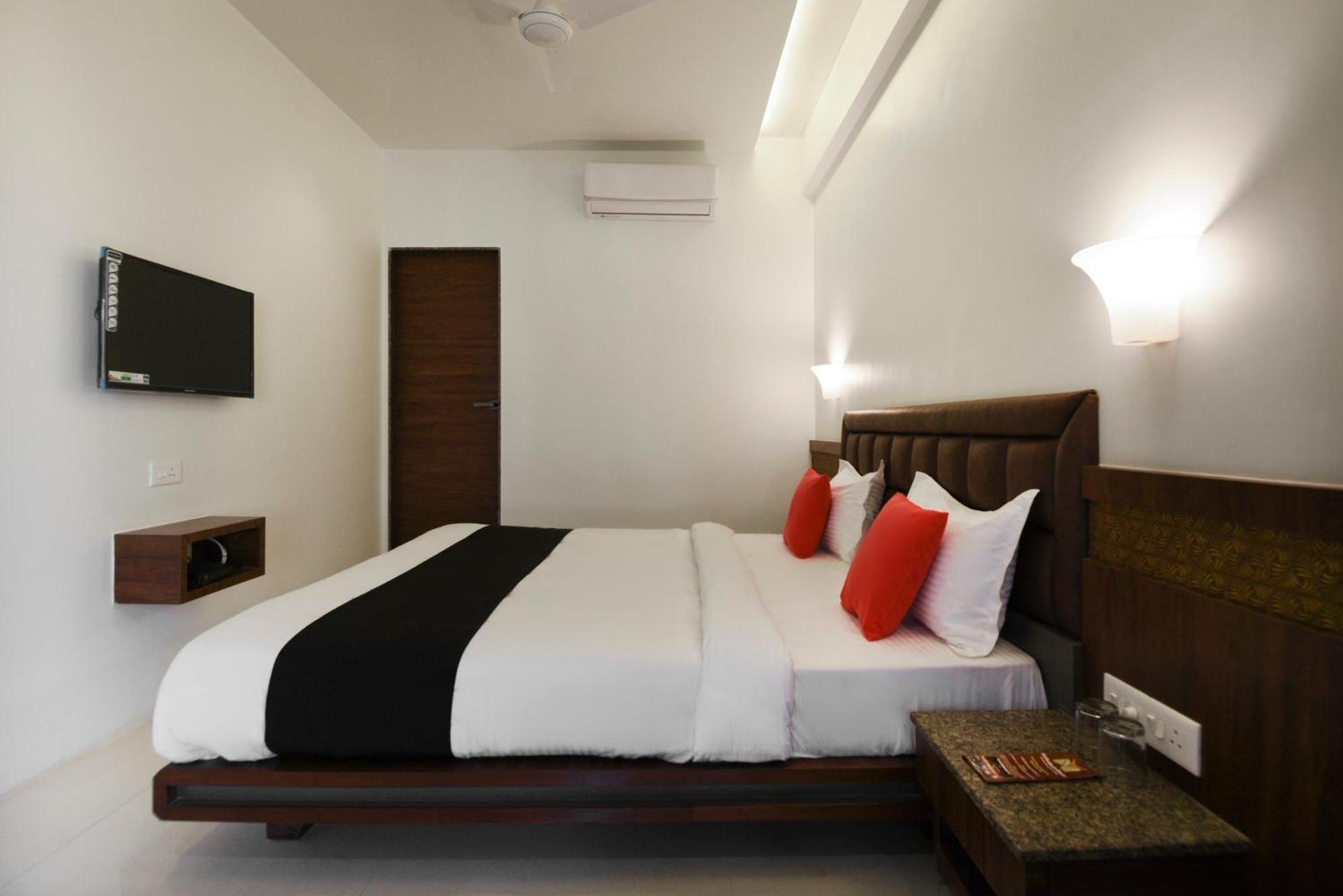 Mangvadi Oyo Flagship Hotel Shreeyash Executive מראה חיצוני תמונה