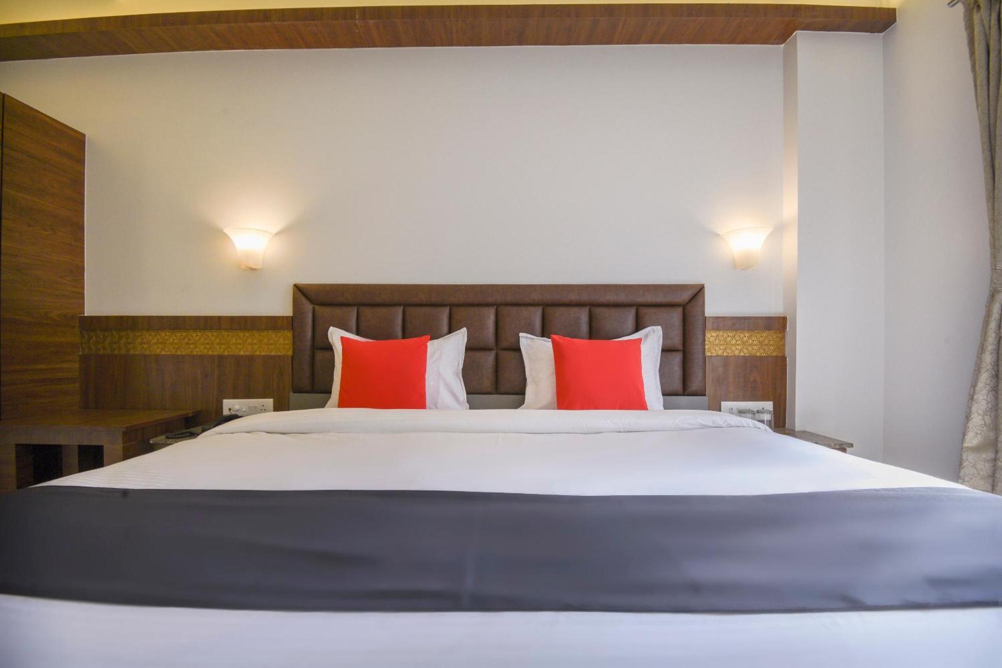 Mangvadi Oyo Flagship Hotel Shreeyash Executive מראה חיצוני תמונה