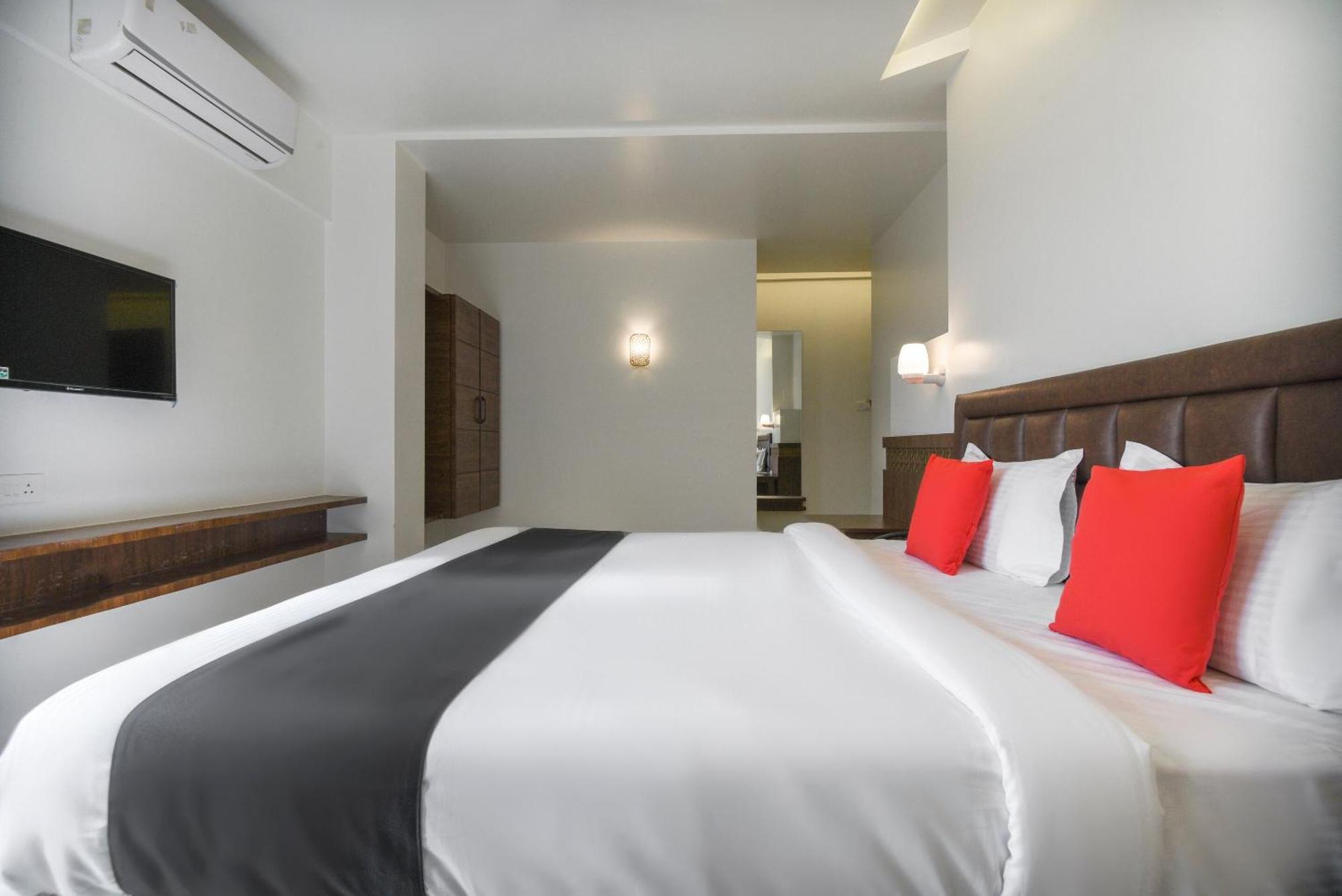 Mangvadi Oyo Flagship Hotel Shreeyash Executive מראה חיצוני תמונה