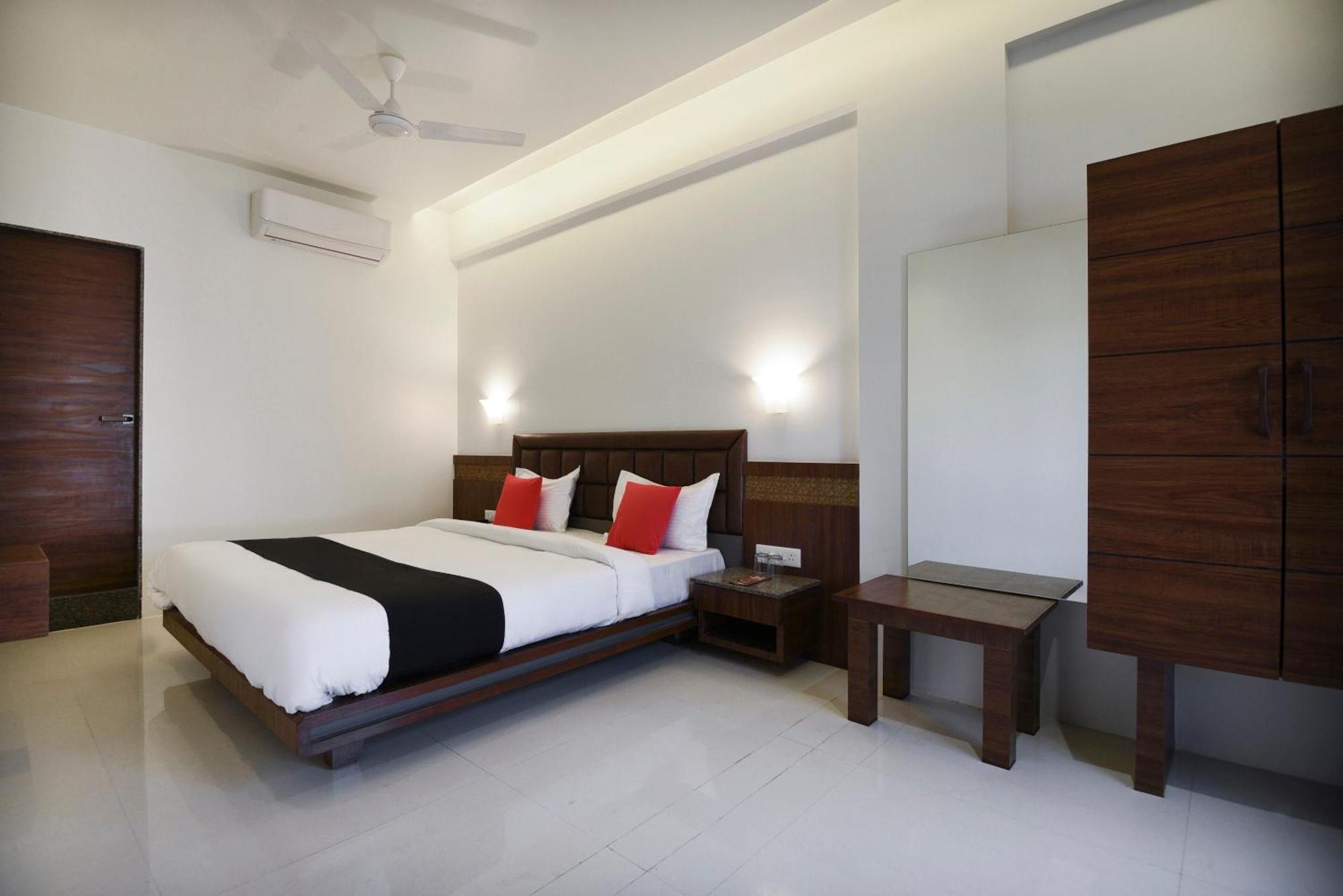 Mangvadi Oyo Flagship Hotel Shreeyash Executive מראה חיצוני תמונה