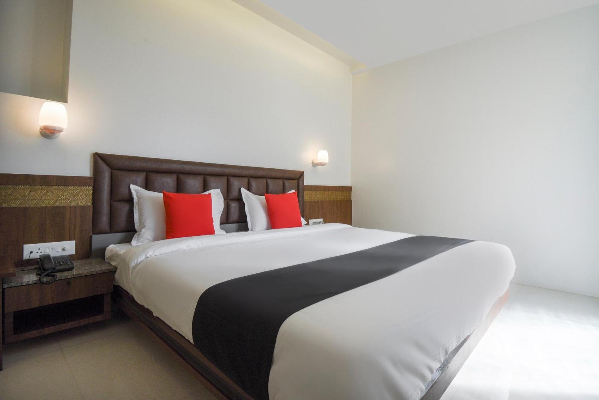 Mangvadi Oyo Flagship Hotel Shreeyash Executive מראה חיצוני תמונה