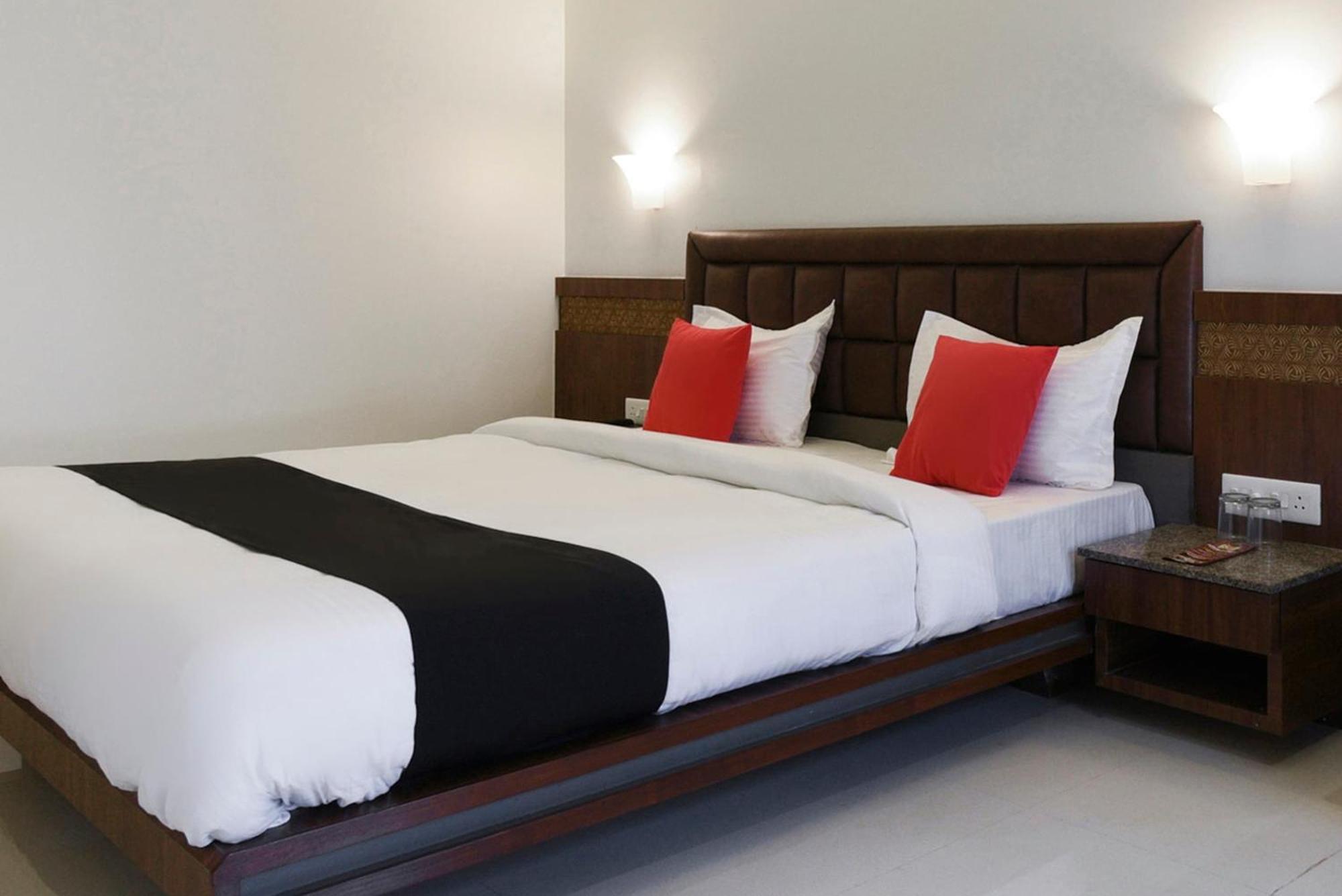 Mangvadi Oyo Flagship Hotel Shreeyash Executive מראה חיצוני תמונה
