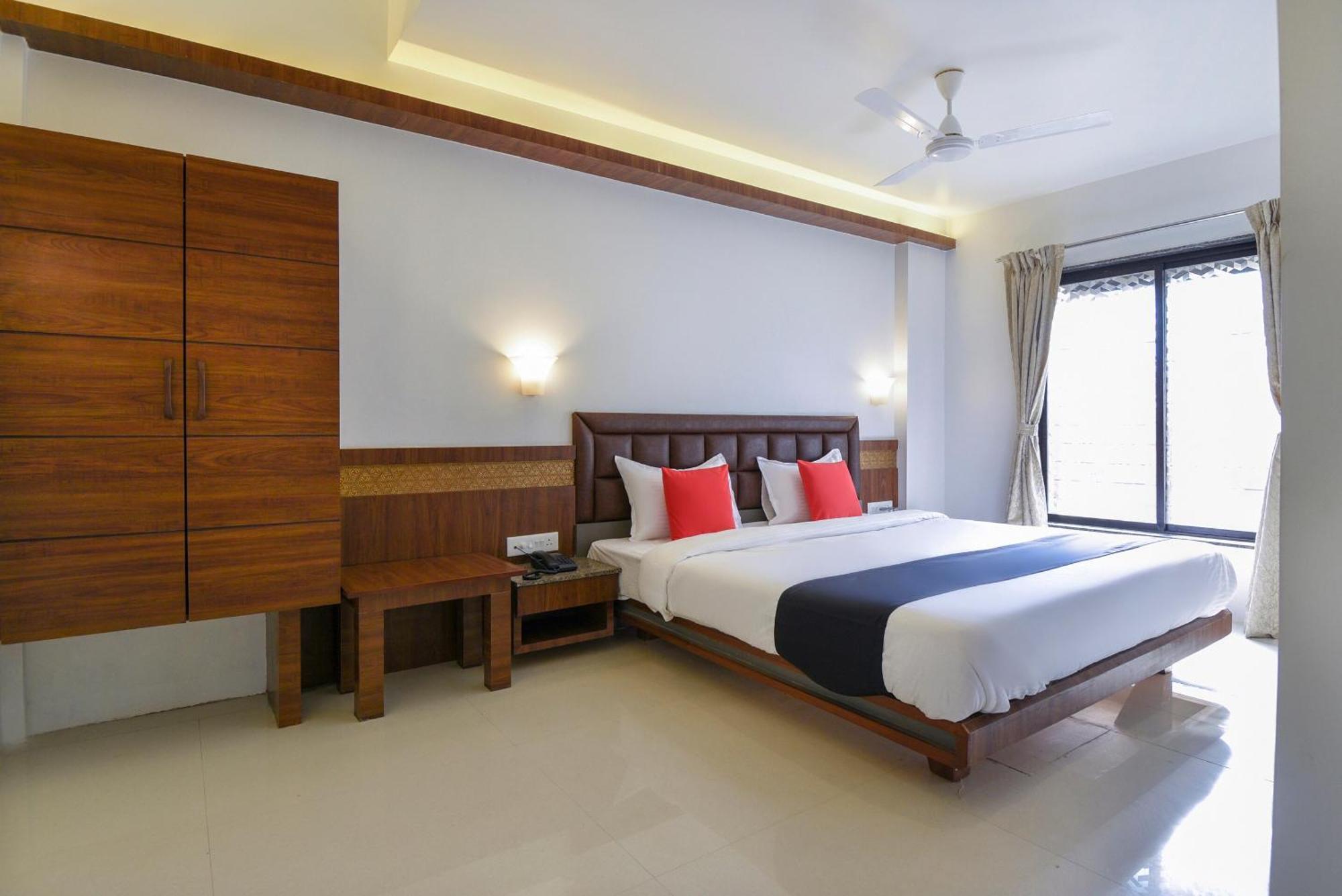 Mangvadi Oyo Flagship Hotel Shreeyash Executive מראה חיצוני תמונה