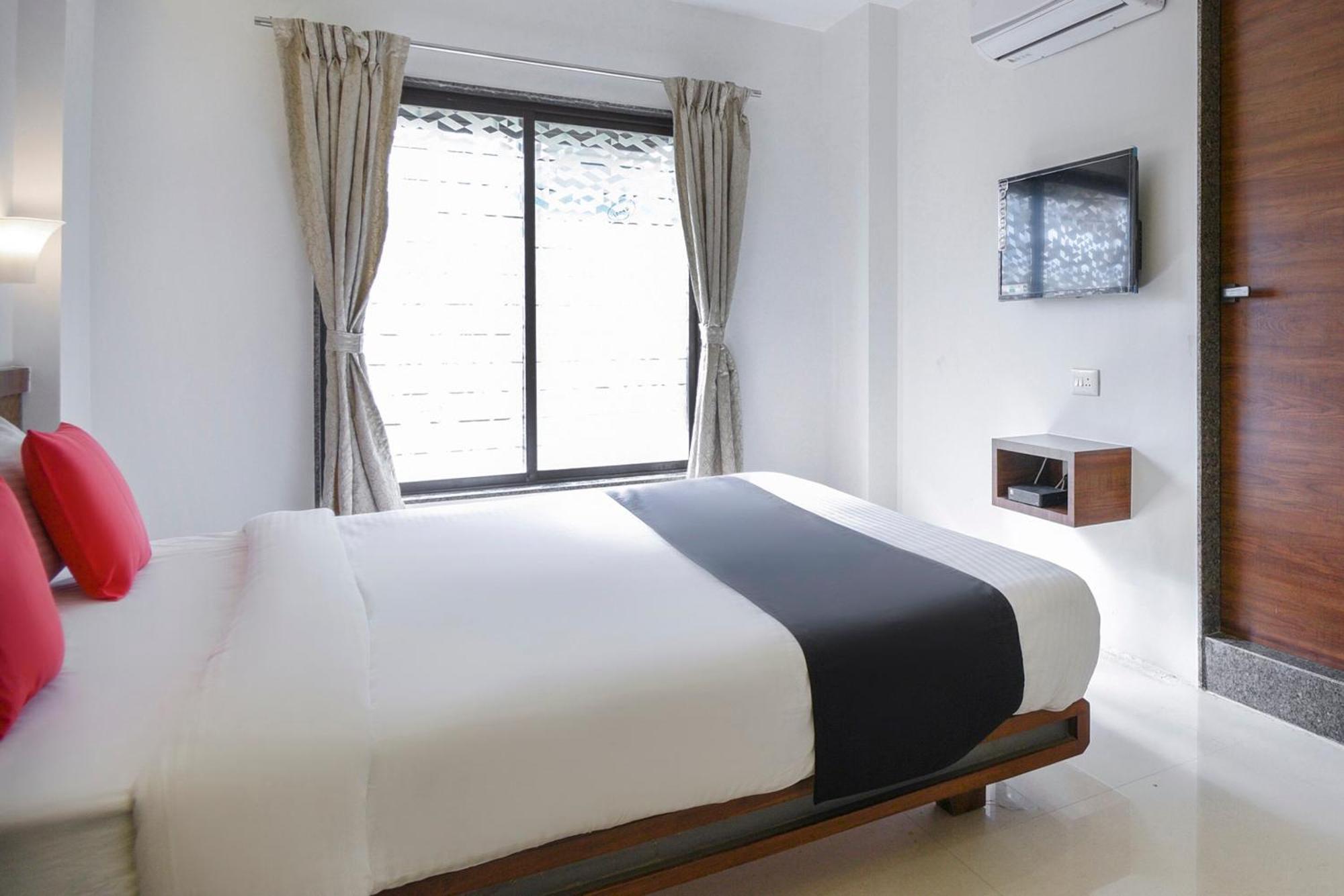 Mangvadi Oyo Flagship Hotel Shreeyash Executive מראה חיצוני תמונה