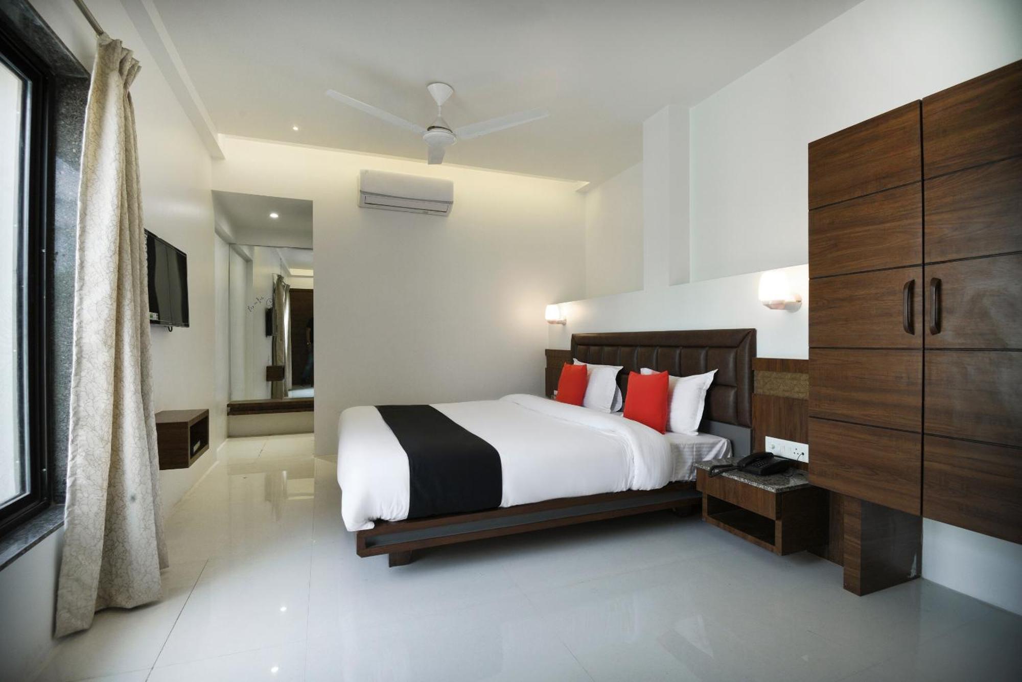 Mangvadi Oyo Flagship Hotel Shreeyash Executive מראה חיצוני תמונה