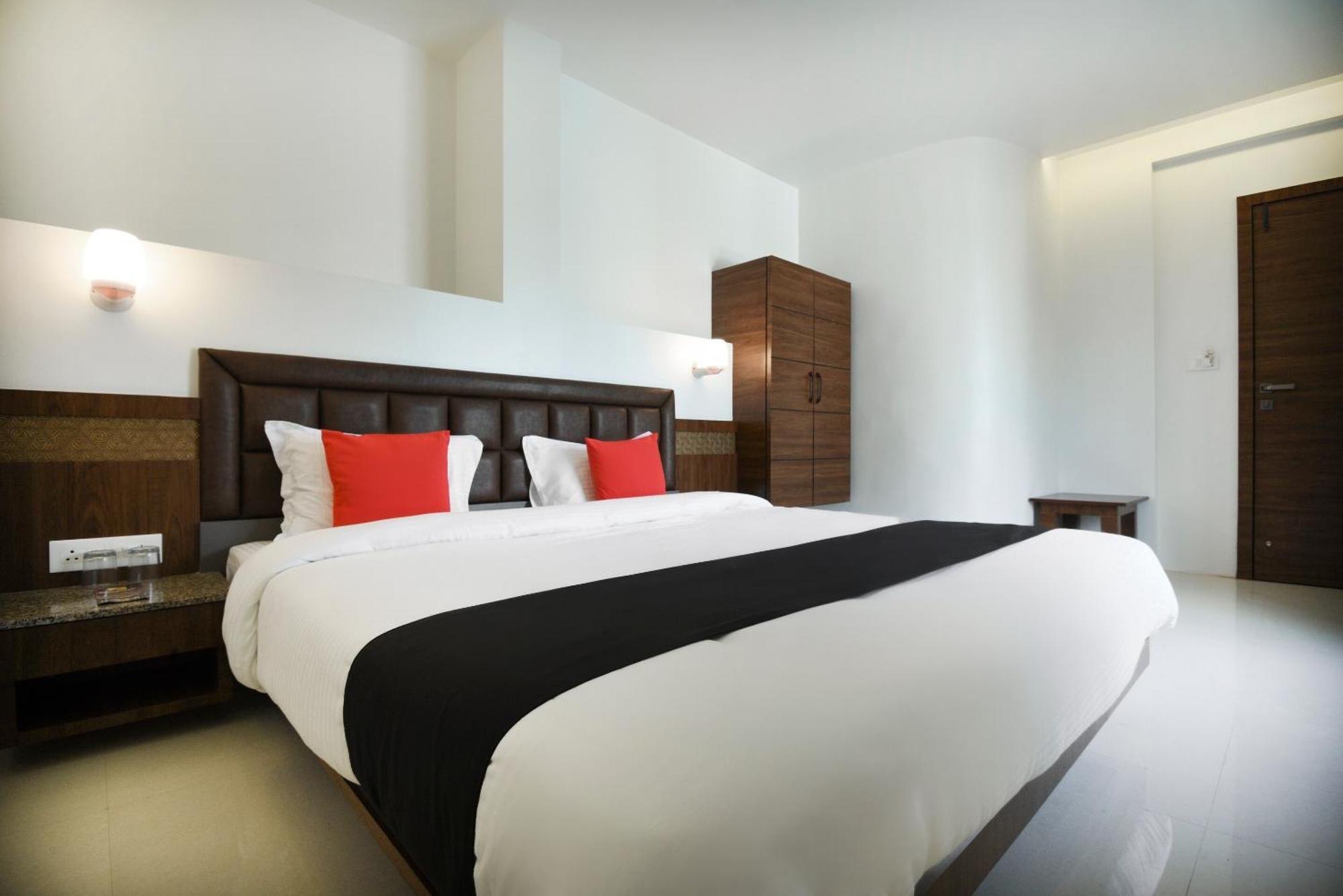 Mangvadi Oyo Flagship Hotel Shreeyash Executive מראה חיצוני תמונה