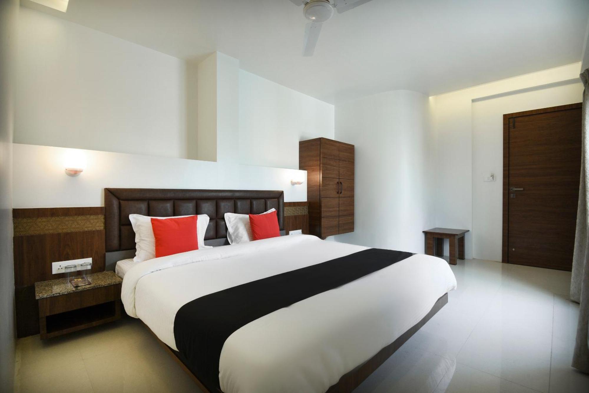 Mangvadi Oyo Flagship Hotel Shreeyash Executive מראה חיצוני תמונה