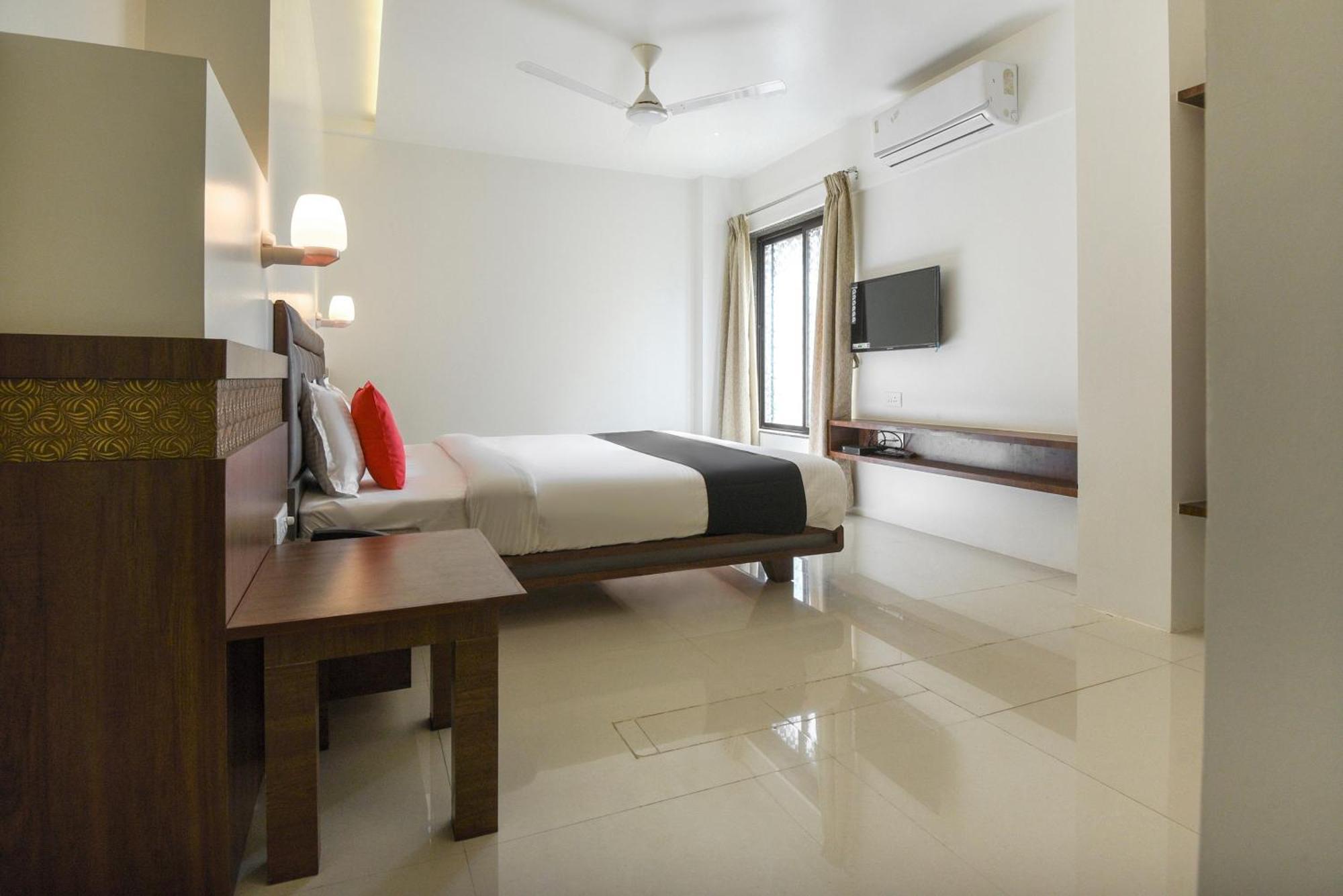 Mangvadi Oyo Flagship Hotel Shreeyash Executive מראה חיצוני תמונה